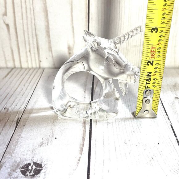 Vintage 1980’s Bijan Lucite Unicorn Napkin Rings Set of 4 - Picture 8 of 8